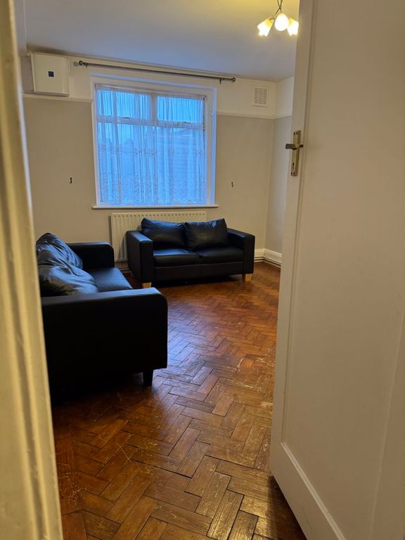 Property photo 3 of 7 Photo 5