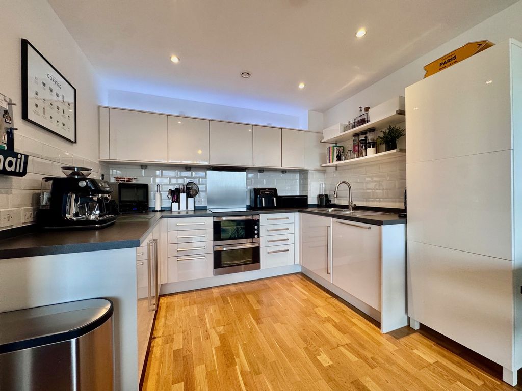 Property photo 1 of 17 Kitchen