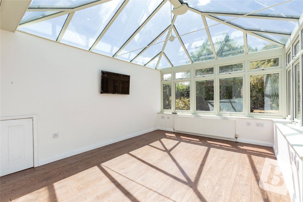 Property photo 3 of 20 Conservatory