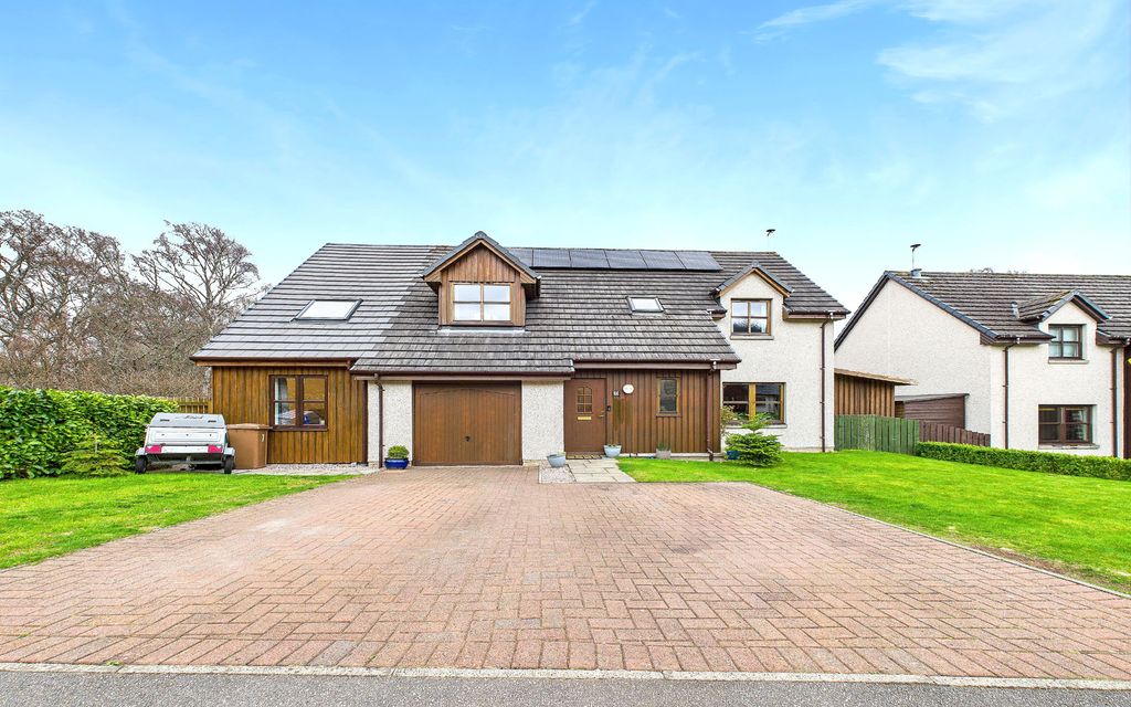 Property photo 3 of 35
