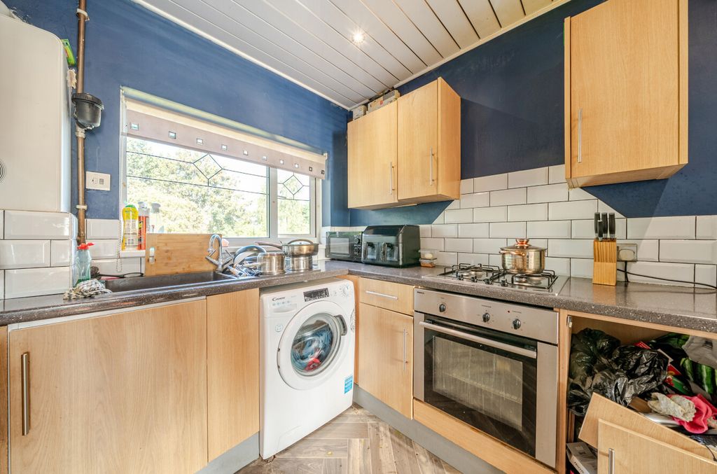 Property photo 3 of 13 1514929-9-1A0c393...