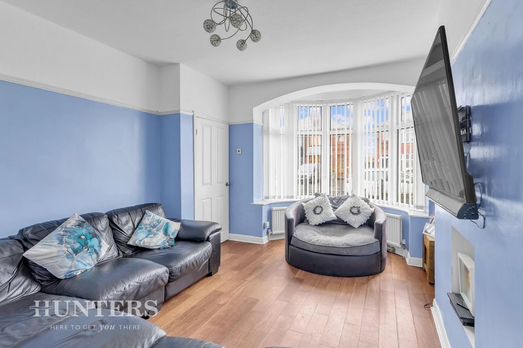 Property photo 2 of 19 118 Kew Road (15).Jpg