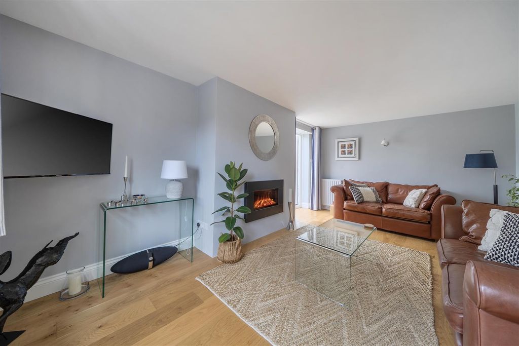 Property photo 3 of 19 Sitting Room