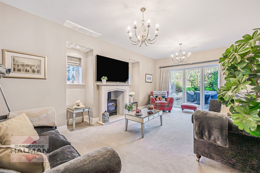 Property photo 3 of 30 Living Room