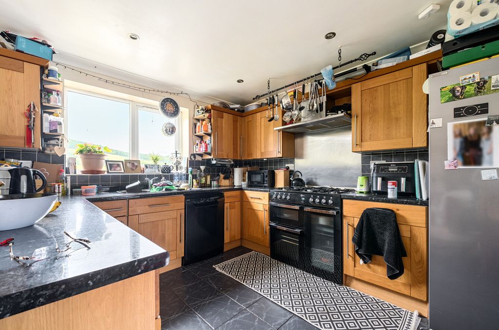 Property photo 3 of 13 1317643-9-685c1d8...