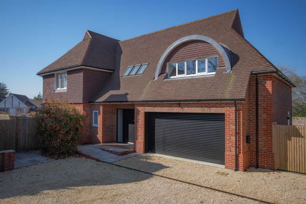 Property photo 2 of 23