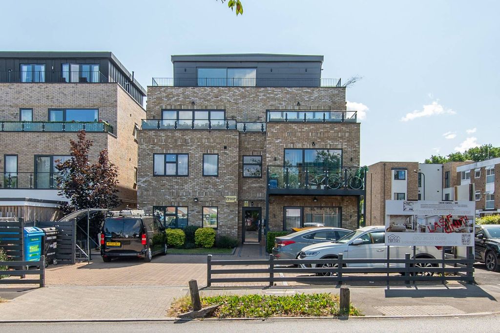 Property photo 3 of 21