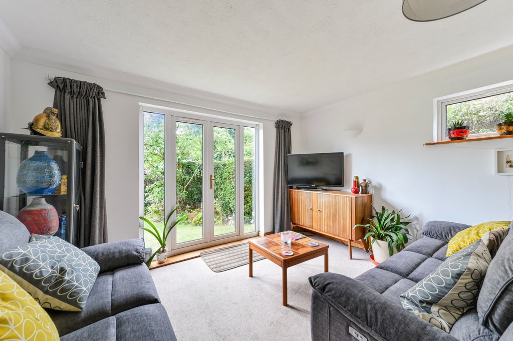 Property photo 2 of 12 The Willows, 2 (8)