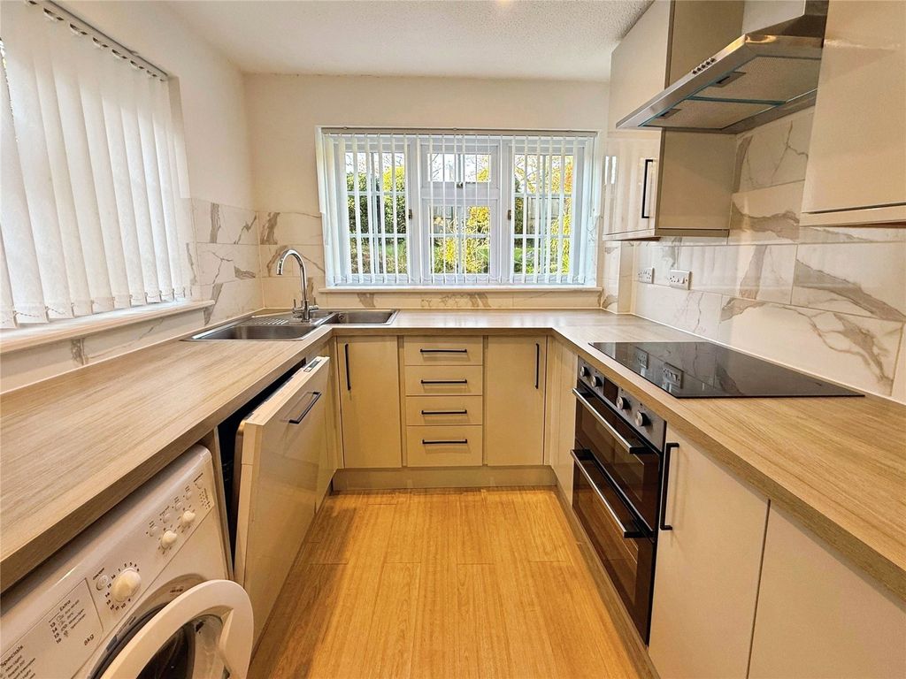 Property photo 3 of 17 Kitchen