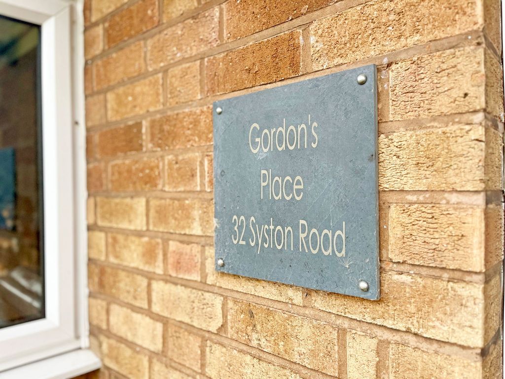 Property photo 2 of 31