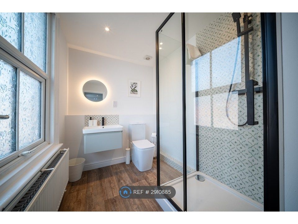Property photo 3 of 9 En-Suite