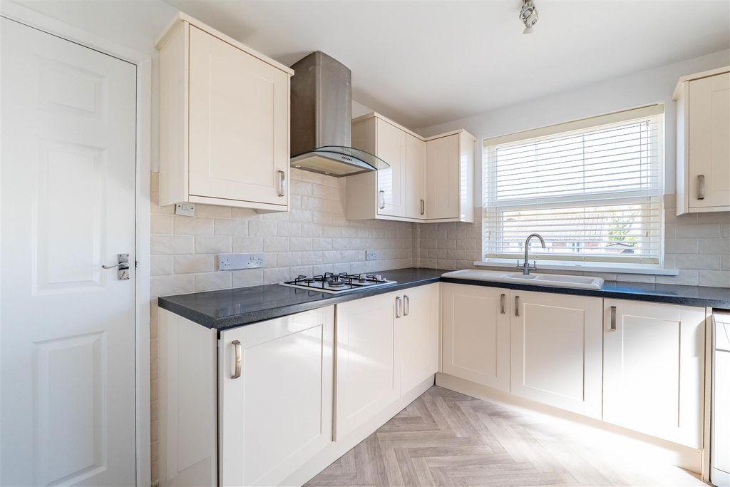 Property photo 2 of 19 Kitchen