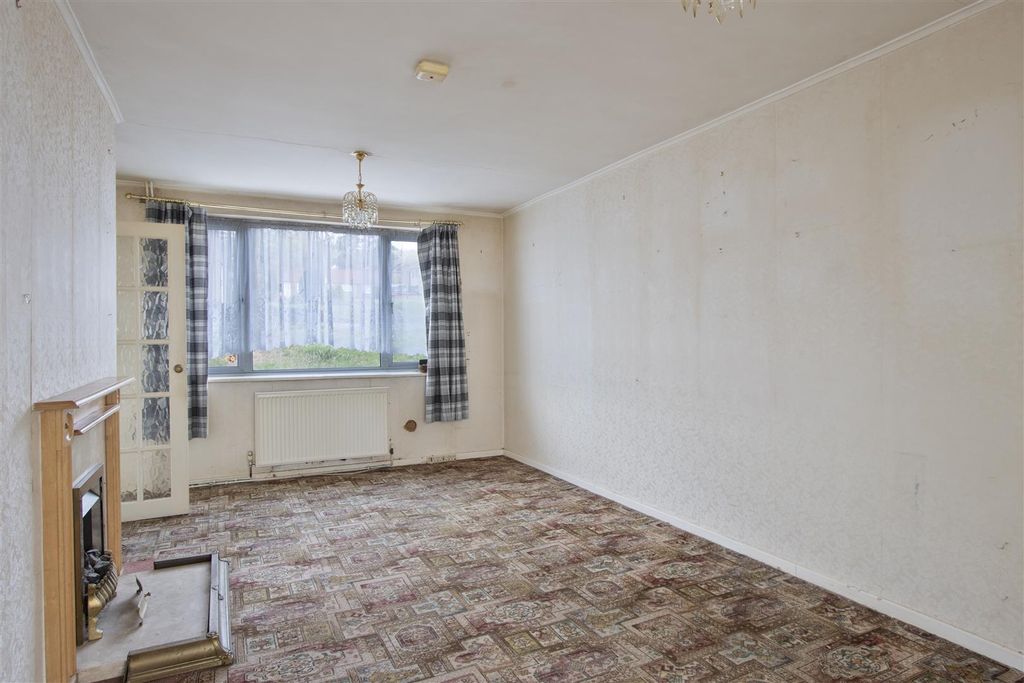Property photo 2 of 11 Living Room