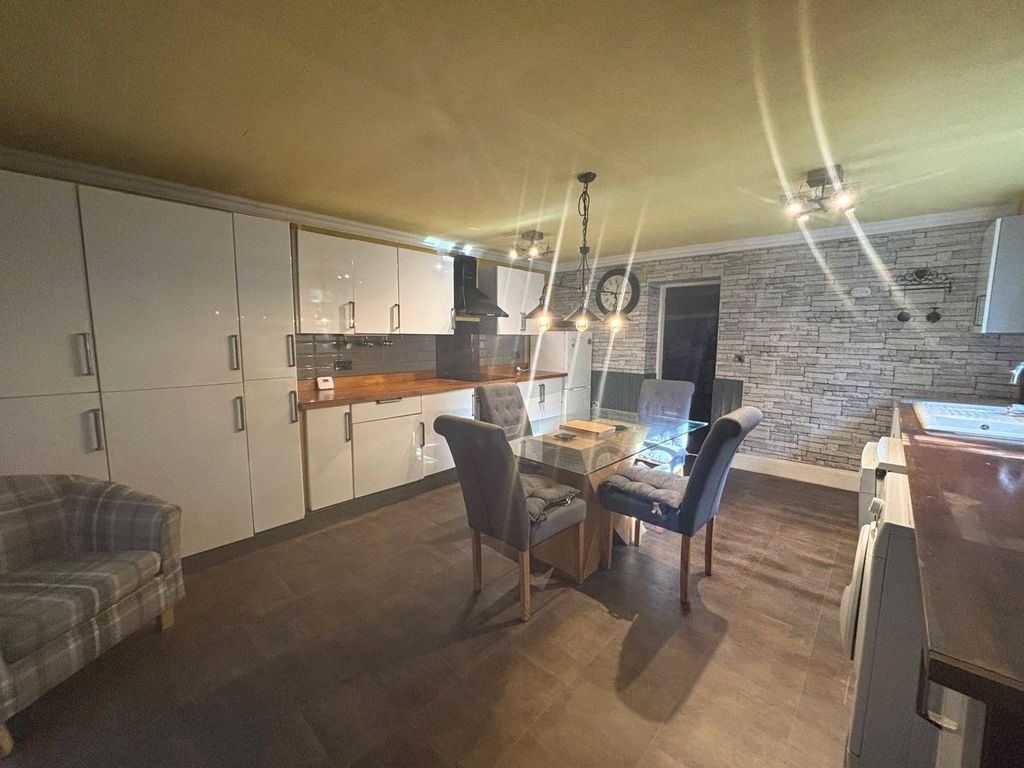 Property photo 3 of 17 Picture No. 25