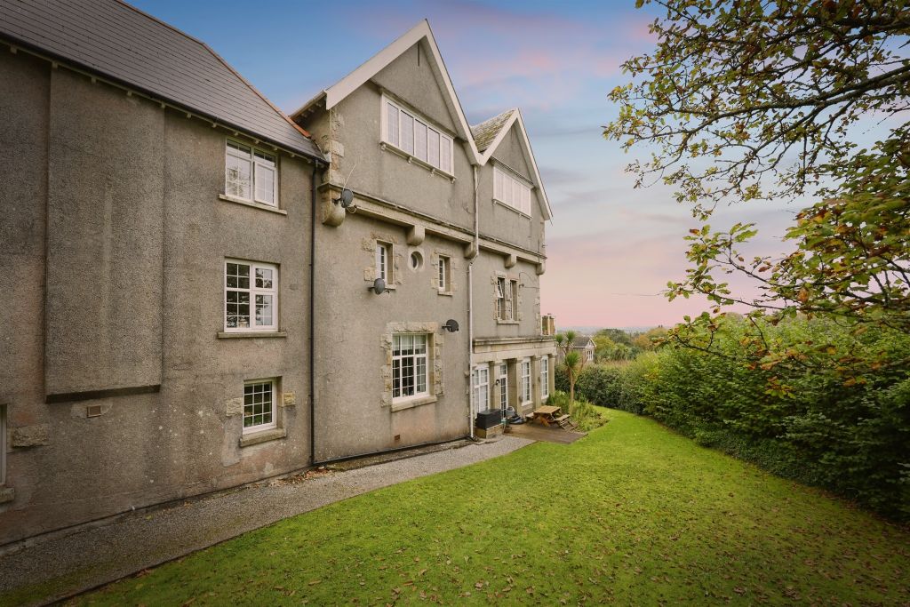 Property photo 1 of 12 Outside