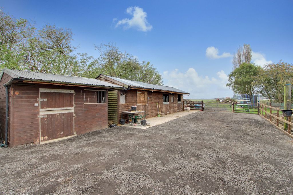 Property photo 3 of 32