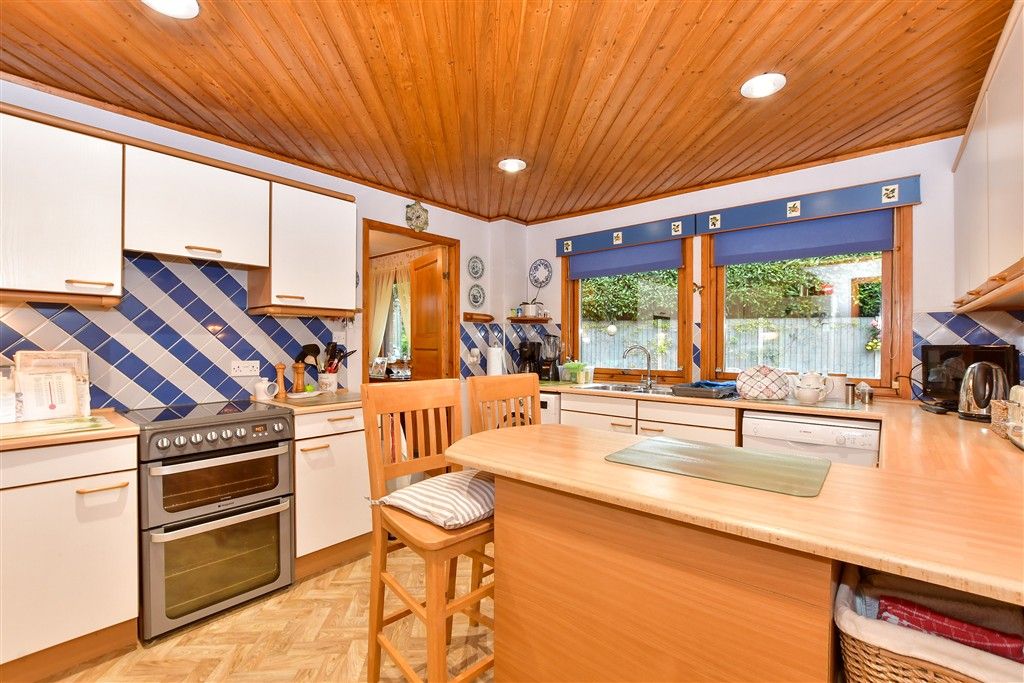 Property photo 2 of 16 Kitchen/Breakfast Room