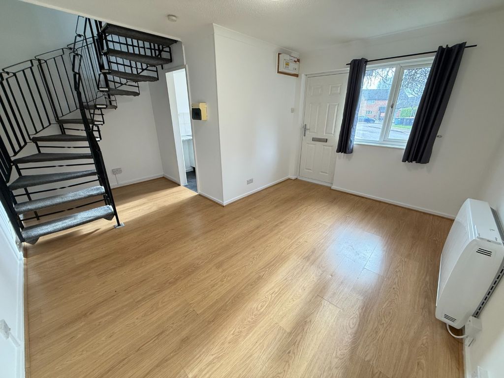 Property photo 2 of 8 4894402