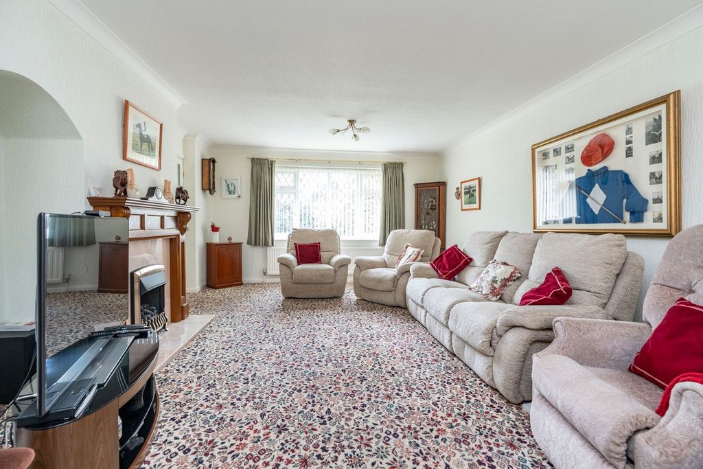 Property photo 2 of 17