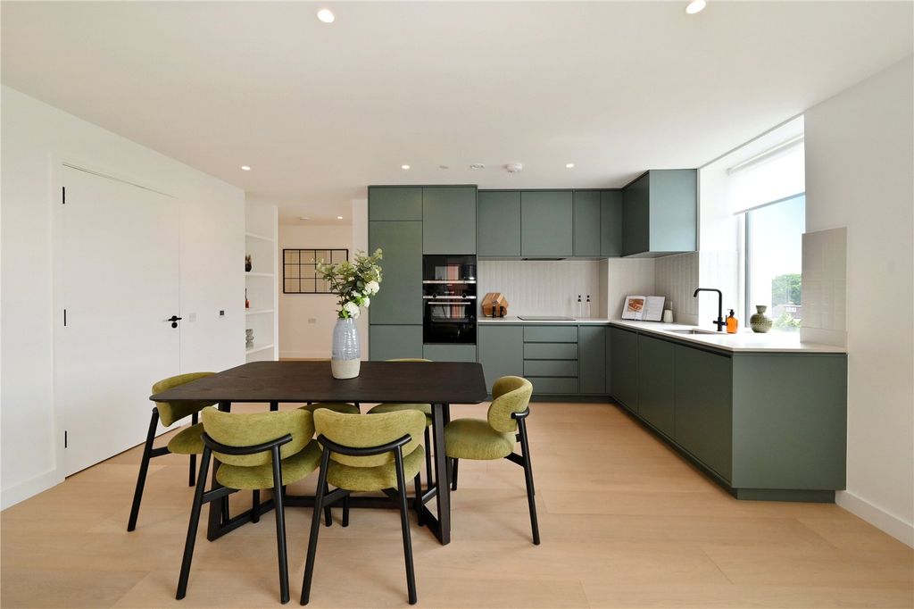 Property photo 3 of 18 Kitchen