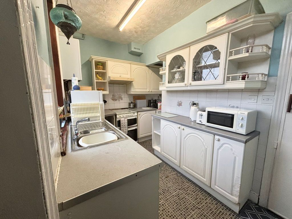 Property photo 3 of 13 Kitchen
