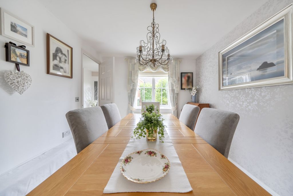 Property photo 3 of 28 Dining Room