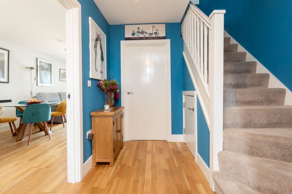 Property photo 3 of 19 Entrance Hall