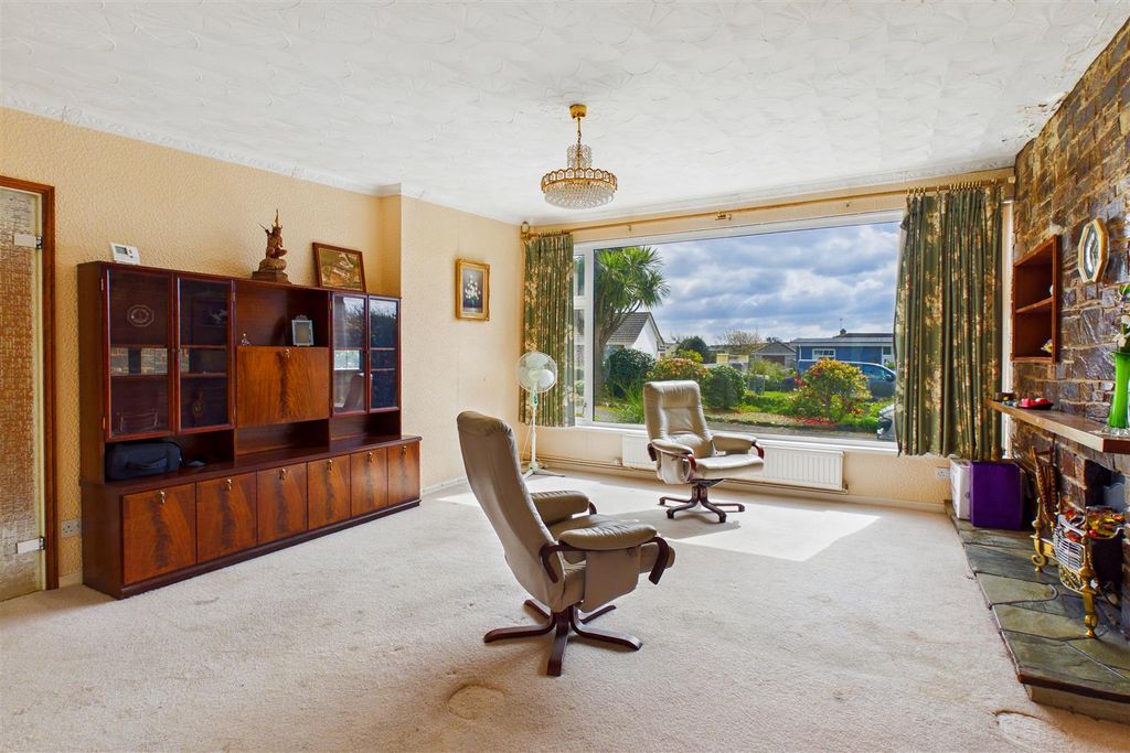 Property photo 2 of 15 Lounge