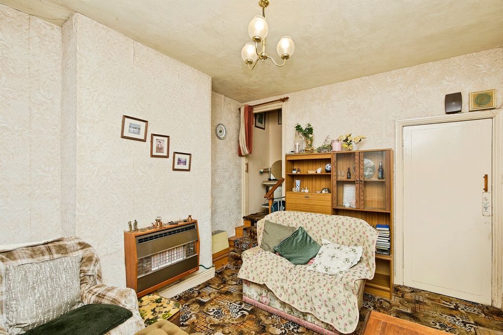 Property photo 3 of 13