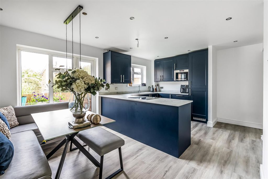 Property photo 2 of 13 12-Linden-Court-12.Jpg