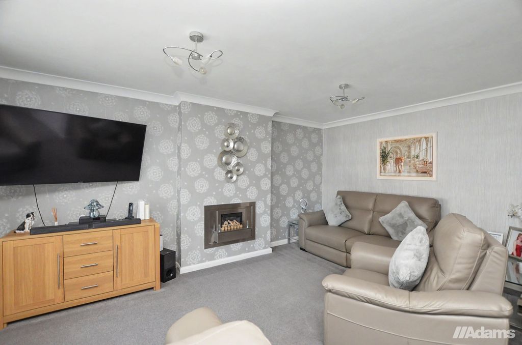 Property photo 2 of 33