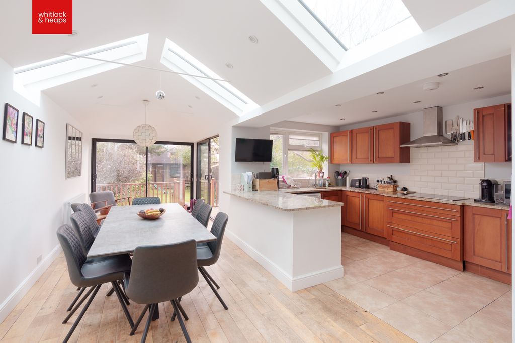 Property photo 2 of 28