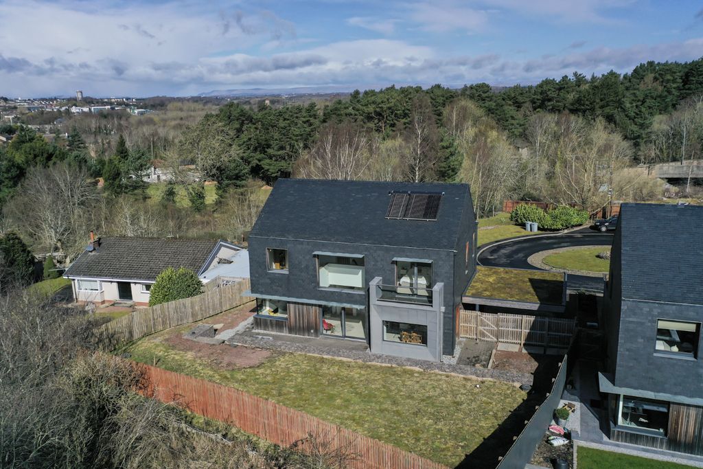 Property photo 3 of 59 4990335