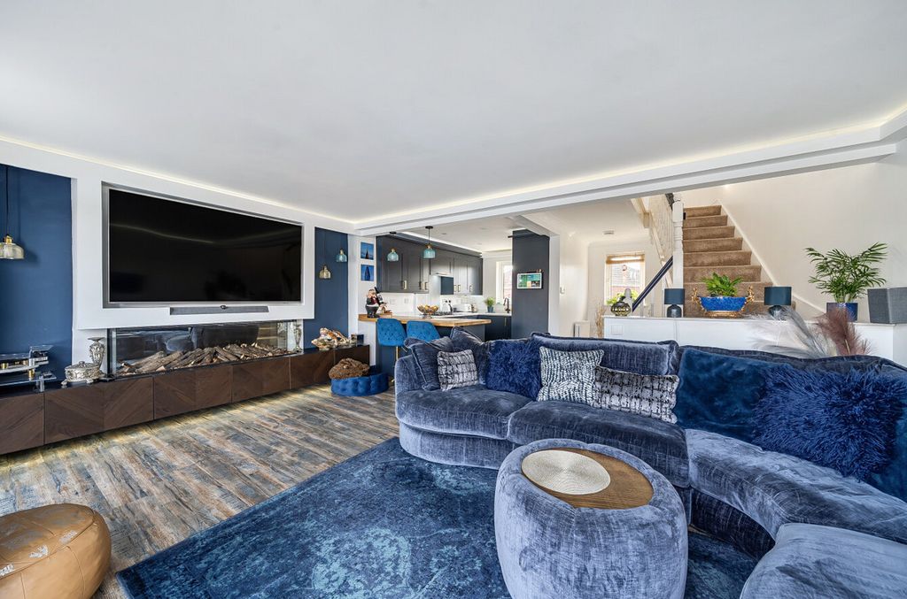 Property photo 3 of 22