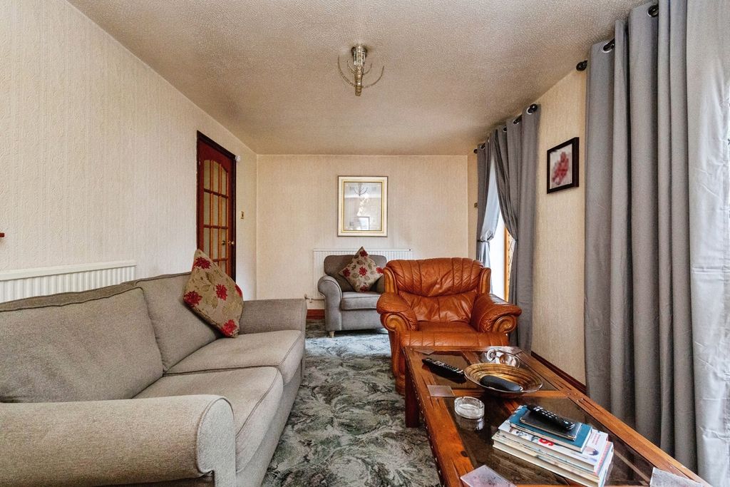 Property photo 3 of 17 Photo