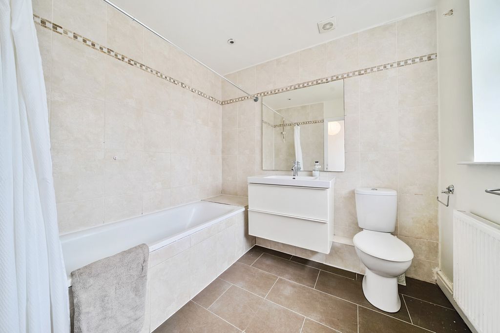 Property photo 3 of 15 1325066-9-6879017...