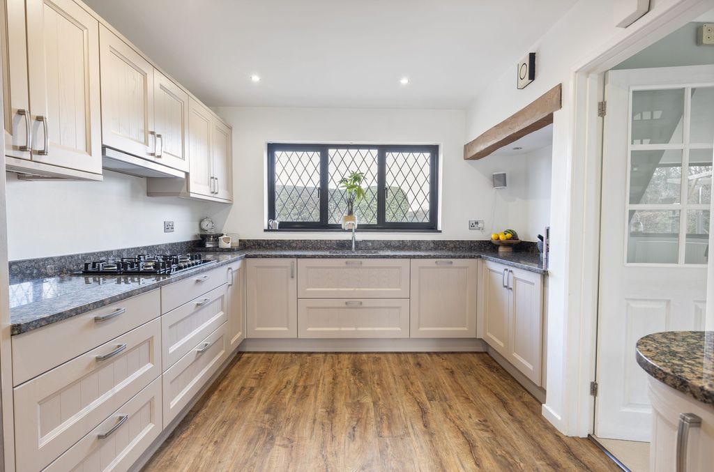 Property photo 2 of 44