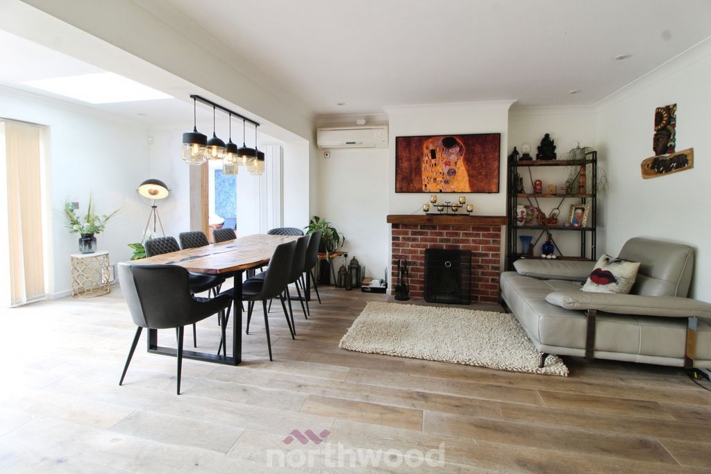 Property photo 2 of 46