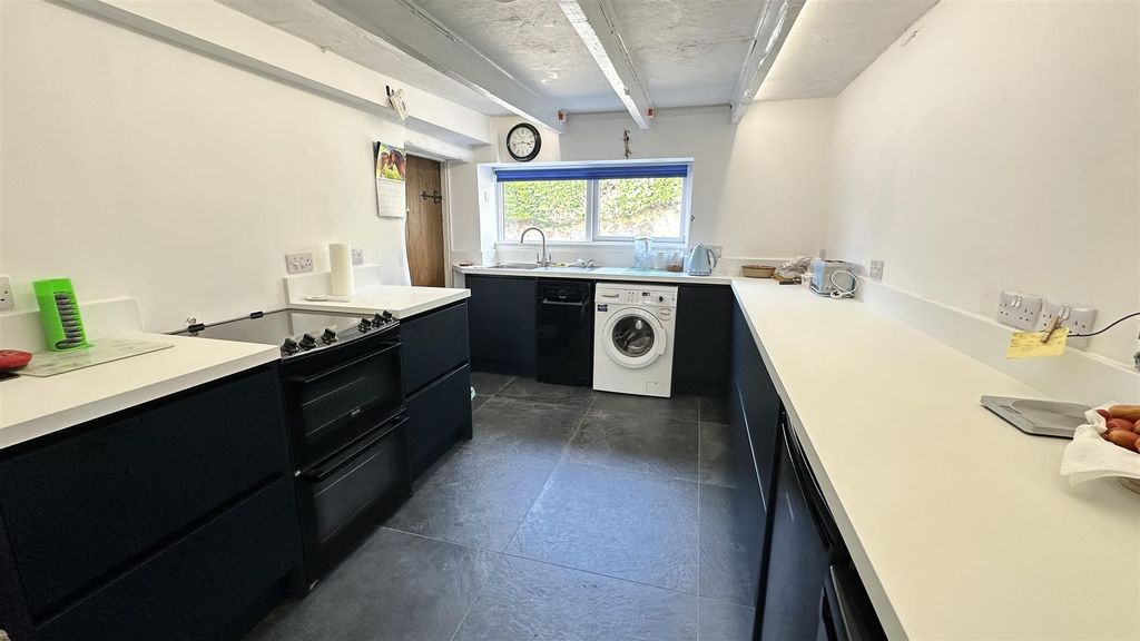 Property photo 3 of 18 Kitchen.Jpg
