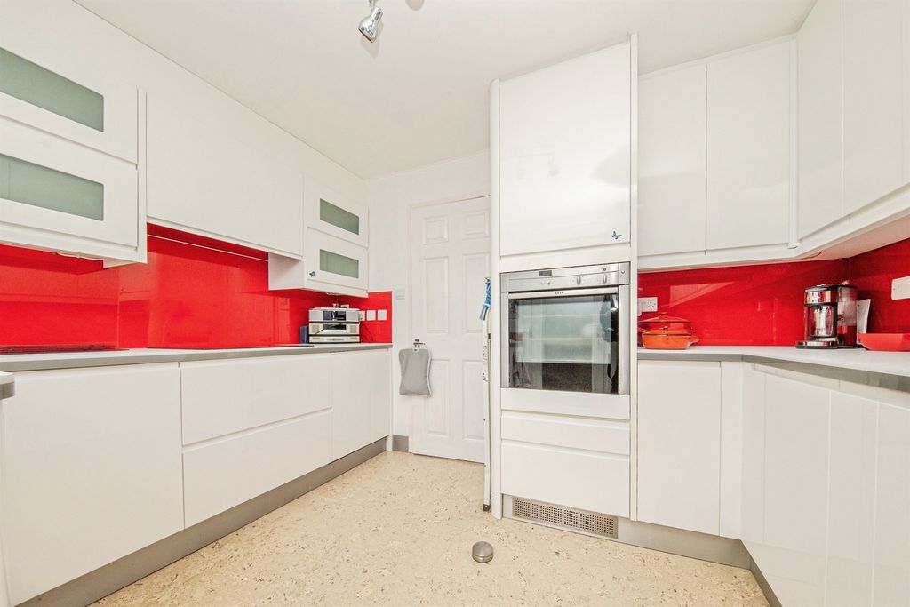 Property photo 3 of 16