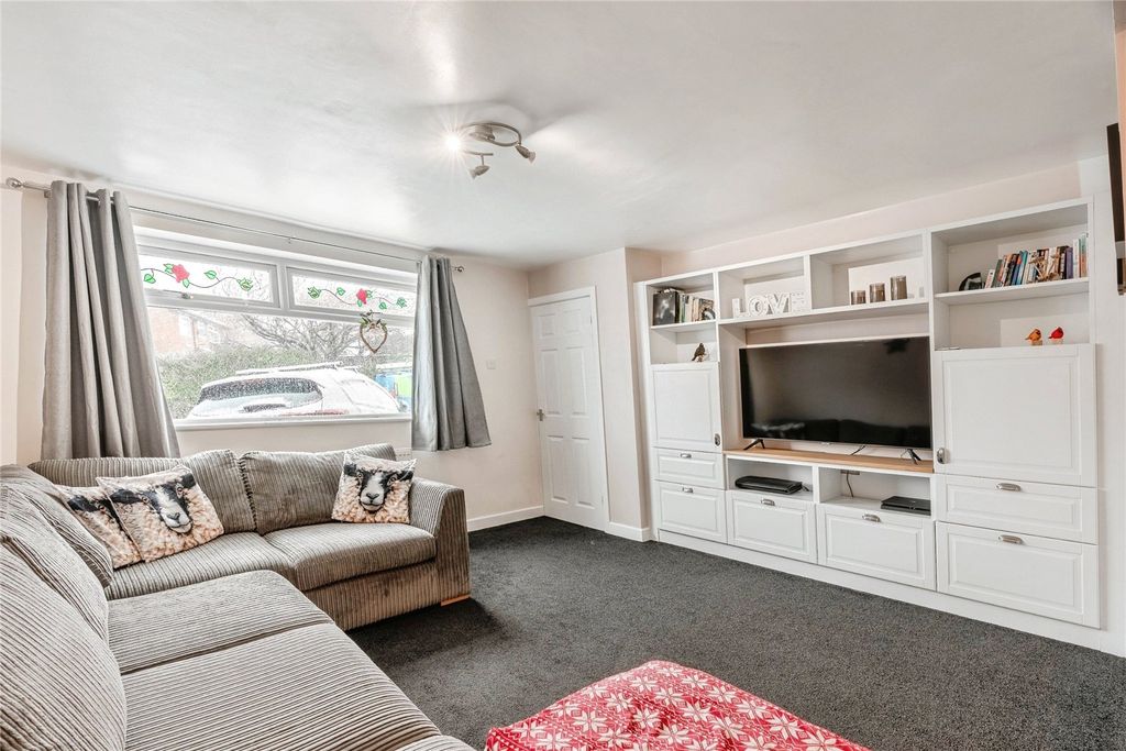 Property photo 2 of 20 Lounge