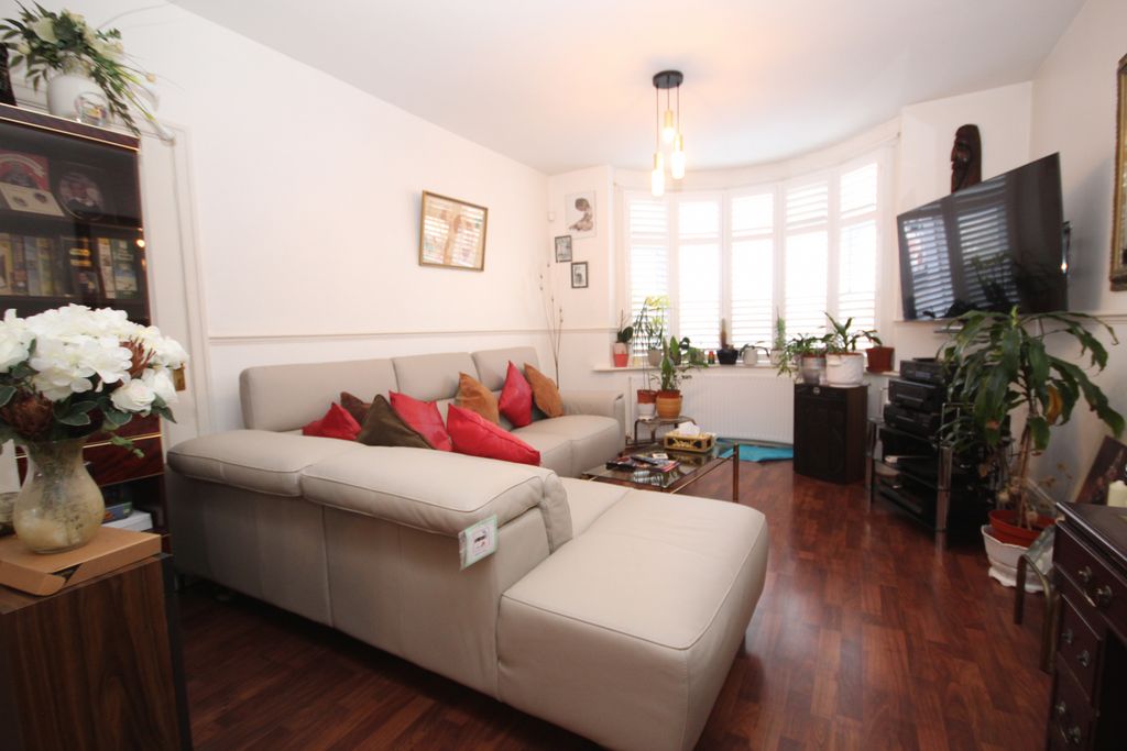 Property photo 3 of 12 Gallery