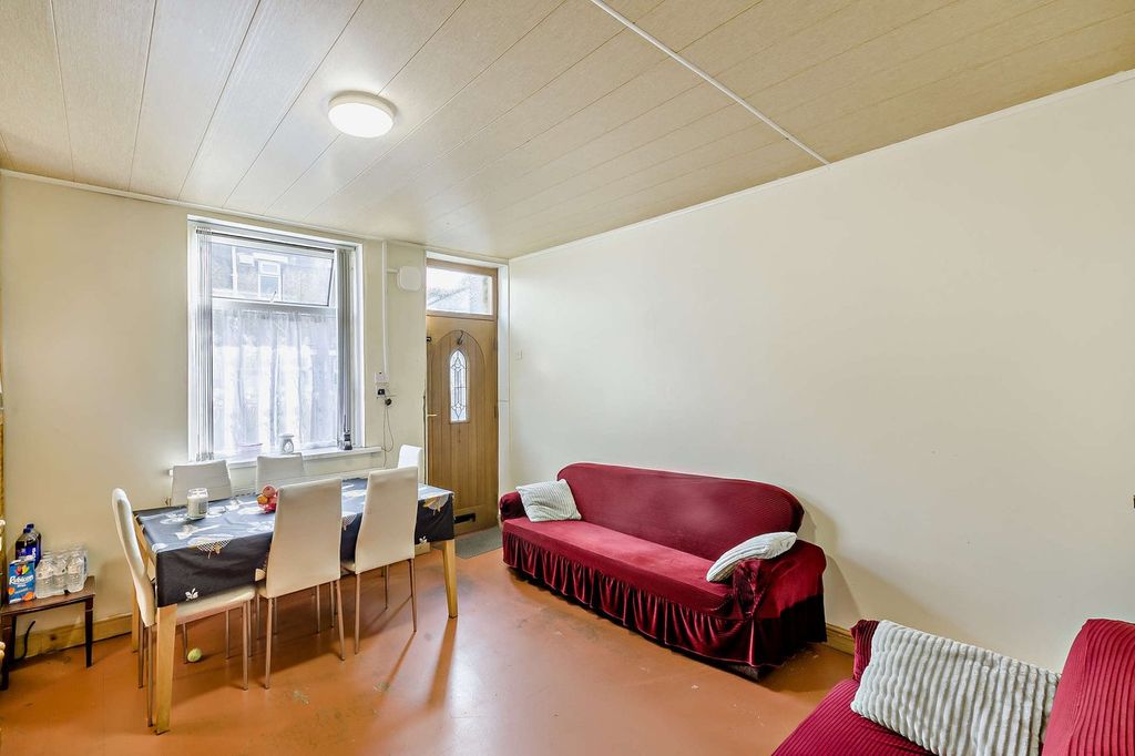 Property photo 2 of 25