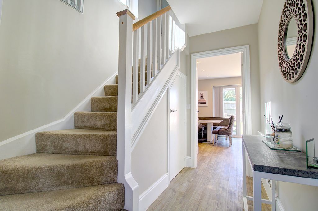Property photo 2 of 27 Entrance Hallway