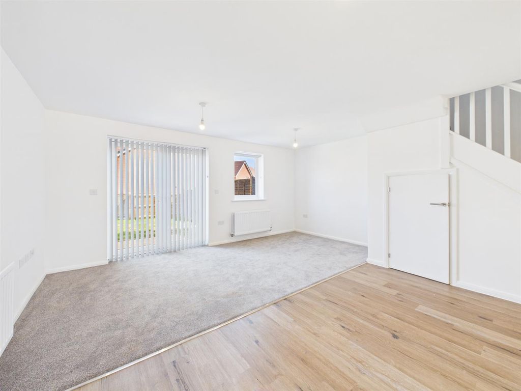 Property photo 2 of 12 Open Plan Lounge