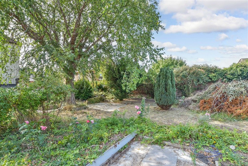 Property photo 2 of 11 Communal Gardens