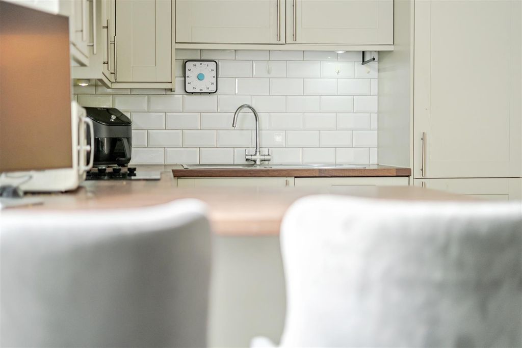 Property photo 2 of 15 1477098-13-6A3563A9d804B.Jpg