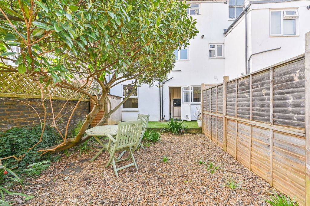Property photo 3 of 10