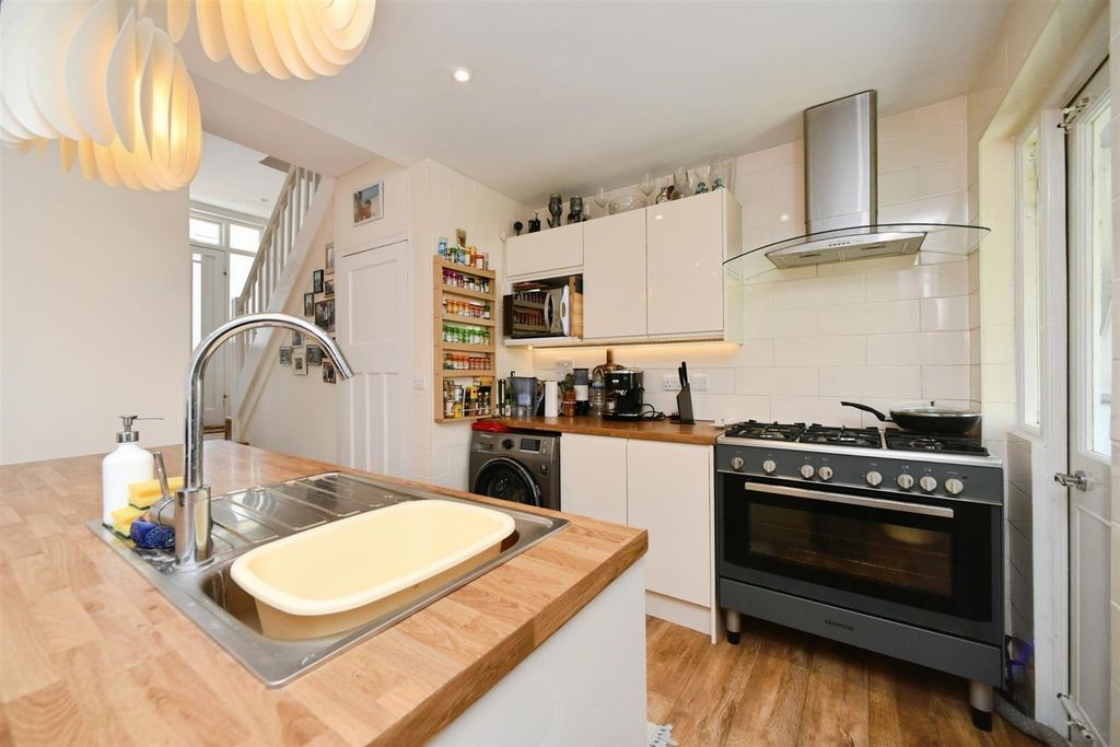 Property photo 3 of 14 Kitchen