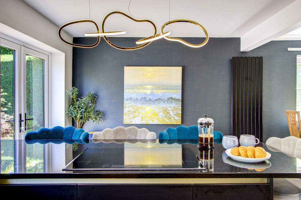 Property photo 2 of 32 Breakfast Bar